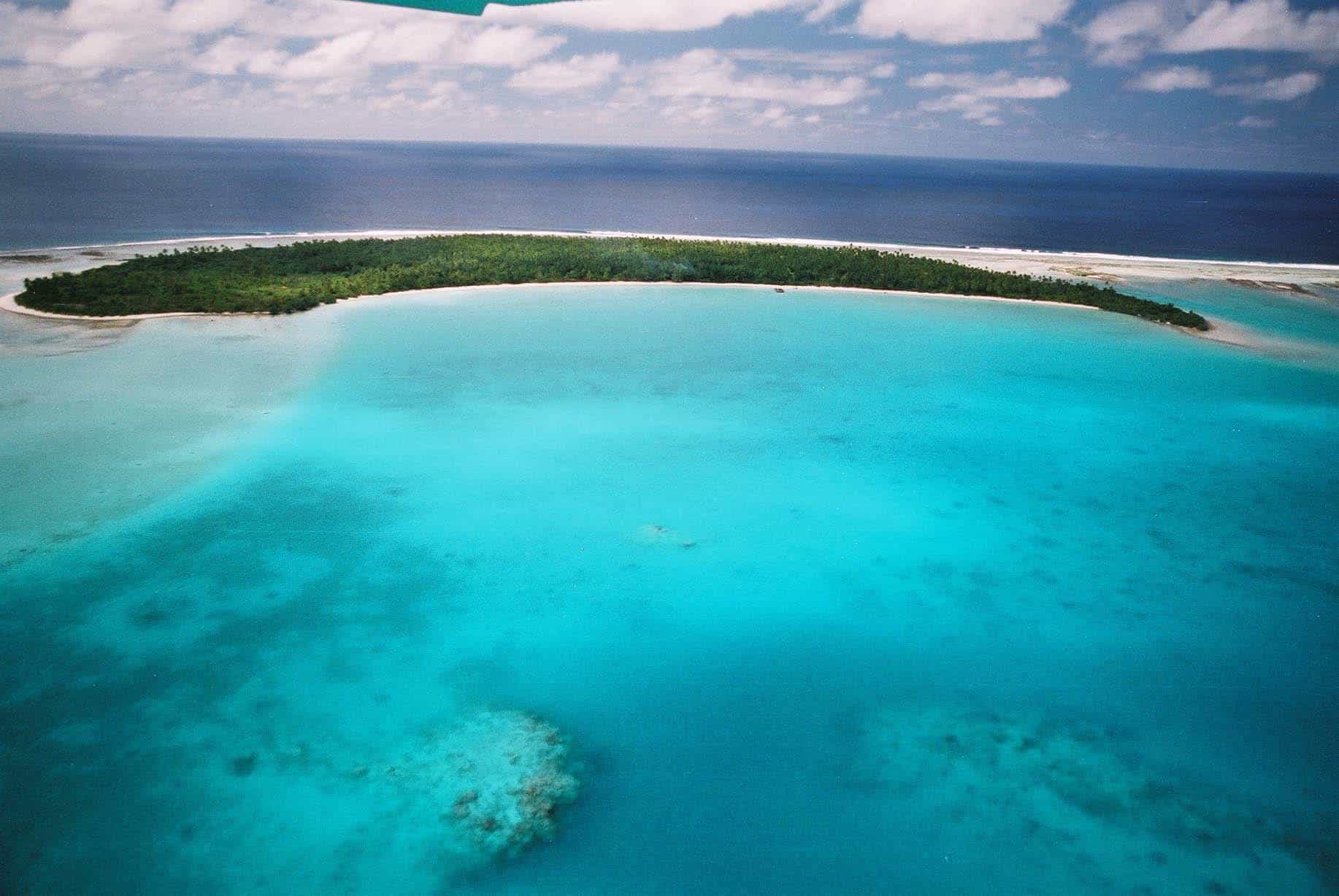 Aerial View of Aitutaki Island, Cook Islands бесплатно